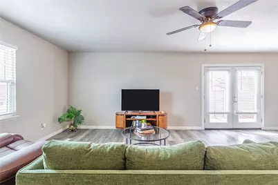 720 Sandstone Drive, Fort Worth, TX 76120 - Photo 4