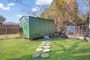 509 Lipscomb St, Bonham, TX 75418 - Photo 24