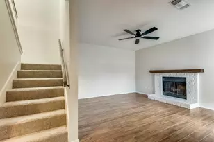 2321 Torrington Dr, Arlington, TX 76012 - Photo 2