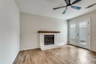 2321 Torrington Dr, Arlington, TX 76012 - Photo 2