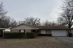 415 W Highland Dr, Whitewright, TX 75491 - Photo 1