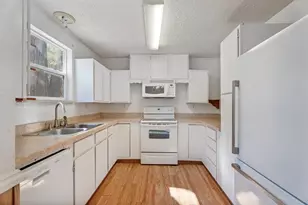 1303 W Seneca Ct, Granbury, TX 76048 - Photo 10