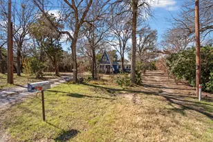 1303 W Seneca Ct, Granbury, TX 76048 - Photo 28