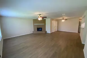 7605 Lisa Ct, Fort Worth, TX 76112 - Photo 4