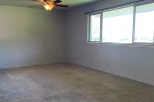 2105 W Pearl St, Granbury, TX 76048 - Photo 4