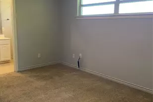 2105 W Pearl St, Granbury, TX 76048 - Photo 10