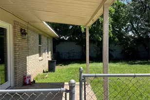 2105 W Pearl St, Granbury, TX 76048 - Photo 20