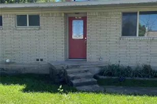 2105 W Pearl St, Granbury, TX 76048 - Photo 2