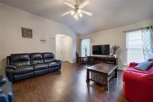 4545 Forest Glen Dr, Fort Worth, TX 76119 - Photo 4