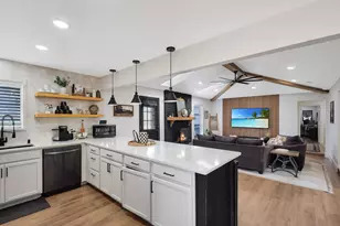 404 Mountainview Dr, Hurst, TX 76054 - Photo 4