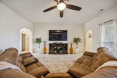 525 Meadow Springs Drive, Glenn Heights, TX 75154 - Photo 4