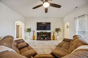 525 Meadow Springs Dr, Glenn Heights, TX 75154 - Photo 4