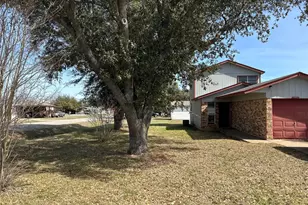 1852 Coral Rd, Azle, TX 76020 - Photo 1