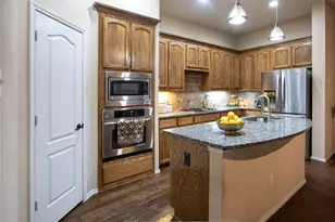 225 Buckingham Ave, Euless, TX 76040 - Photo 2