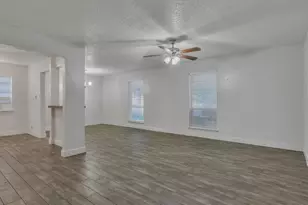 5053 Ridglea Ln, Fort Worth, TX 76116 - Photo 2