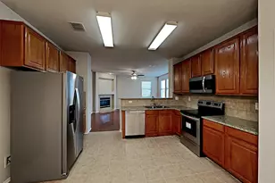 724 Princeton Dr, DeSoto, TX 75115 - Photo 2