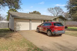 2009 Charleston Dr, Bedford, TX 76022 - Photo 2