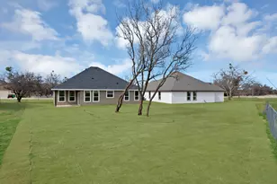 617 Lanai Cir, Runaway Bay, TX 76426 - Photo 34