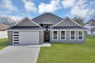 617 Lanai Cir, Runaway Bay, TX 76426 - Photo 2