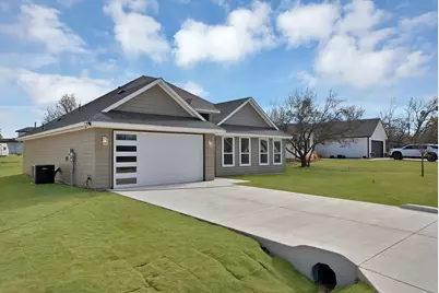 617 Lanai Circle, Runaway Bay, TX 76426 - Photo 4