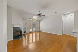 2402 Crockett Ct, Grapevine, TX 76051 - Photo 10