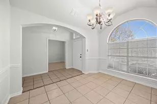 2217 Trickling Creek Dr, Garland, TX 75041 - Photo 2