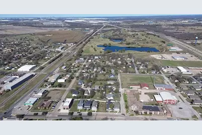 209 E 10th Street, Ferris, TX 75125 - Photo 2