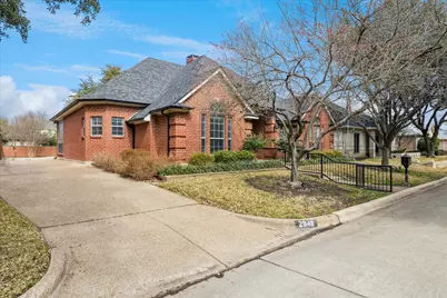 2848 Oakbriar Trail, Fort Worth, TX 76109 - Photo 2