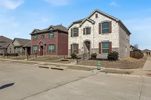 2301 Pyrite Dr, Little Elm, TX 76227 - Photo 4