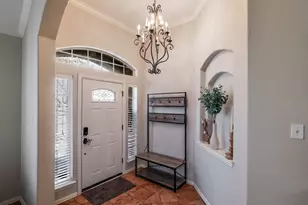 124 Stonecreek Dr, Irving, TX 75063 - Photo 2