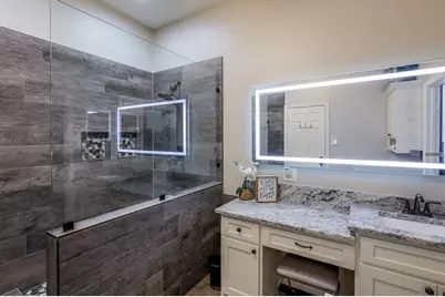 124 Stonecreek Drive, Irving, TX 75063 - Photo 20