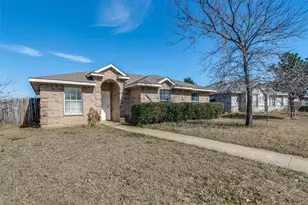 1611 Cedar Bluff Ln, Dallas, TX 75253 - Photo 2