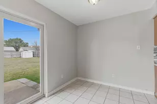 825 W Embercrest Dr, Arlington, TX 76017 - Photo 14