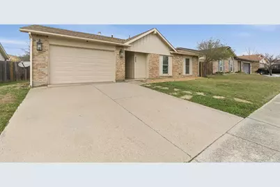 825 W Embercrest Drive, Arlington, TX 76017 - Photo 2