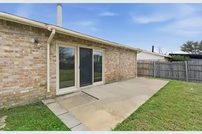 825 W Embercrest Drive, Arlington, TX 76017 - Photo 32