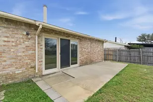 825 W Embercrest Dr, Arlington, TX 76017 - Photo 32