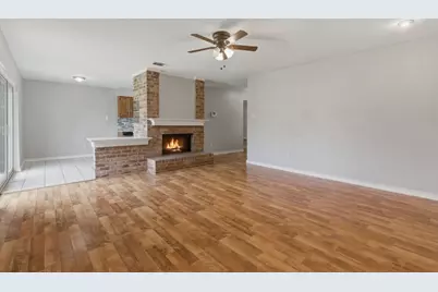 825 W Embercrest Drive, Arlington, TX 76017 - Photo 8