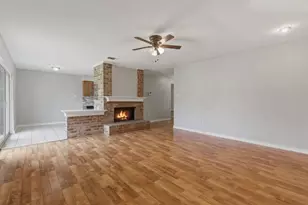 825 W Embercrest Dr, Arlington, TX 76017 - Photo 8