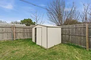 825 W Embercrest Dr, Arlington, TX 76017 - Photo 36