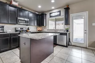 5808 Windy Meadow Ln, Grand Prairie, TX 75052 - Photo 6