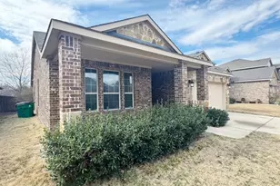 1020 Cheyenne Dr, Aubrey, TX 76227 - Photo 2