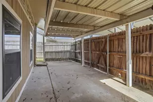 3825 Old Faithful Ct, Irving, TX 75062 - Photo 32