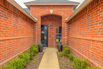 5260 Dillon Circle, Haltom City, TX 76137 - Photo 2