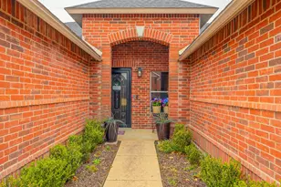 5260 Dillon Cir, Haltom City, TX 76137 - Photo 2