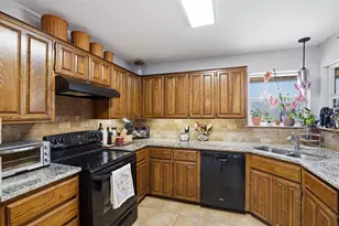 704 Daniels Dr, Crowley, TX 76036 - Photo 18