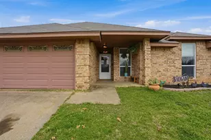 704 Daniels Dr, Crowley, TX 76036 - Photo 4