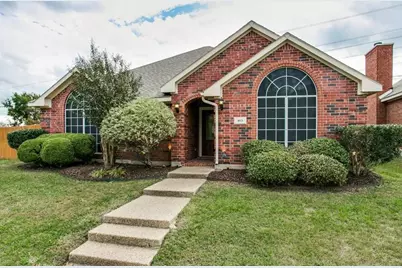 883 San Jacinto Drive, Grand Prairie, TX 75052 - Photo 2
