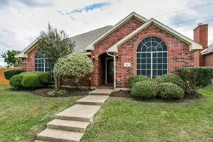 883 San Jacinto Dr, Grand Prairie, TX 75052 - Photo 2