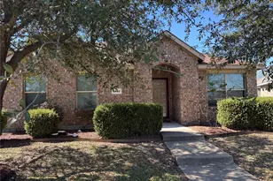 2027 Fair Weather Dr, Lancaster, TX 75146 - Photo 2