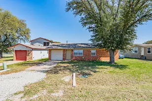 1848 Coral Rd, Pelican Bay, TX 76020 - Photo 6